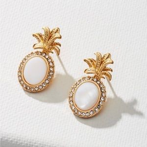 Tommy Bahama pineapple paradise mother of pearl stud earring